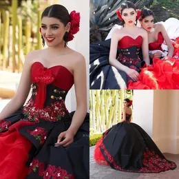 Black Ball Gown Quinceanera Klänningar 2022 Av Skulder Ruffles Lace-up Corset Sweet 16 Dresses Vestidos de Quinceaneras