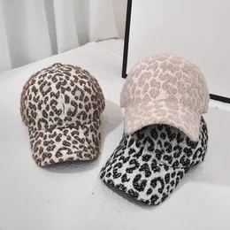 Vinter Leopard Woolen Baseball Hattar Mode Varm Leopard Utomhus Sport Kepsar För Tjejer Kvinnor Party Mössor Tillbehör RRA3770