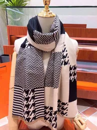 Sciarpa invernale con stampa di lettere di design alla moda, tessuto morbido per sciarpa da uomo, marchio da donna con scialle sciarpa 180 * 70