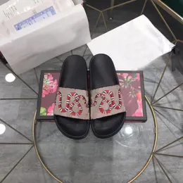 Tasarımcı lüks slaytlar bayan terlik doğru çiçek baskı deri bayanlar flip floplar siyah beyaz kırmızı ile og kutu toz çantası moda erkek ayakkabı sandalet