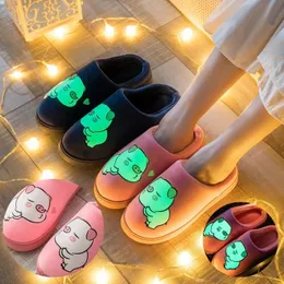 Kvinnor tofflor fluorescens natt vinter slipper söt gris non glid komfort par damer casual skor varmt kvinnligt nytt mode y201026