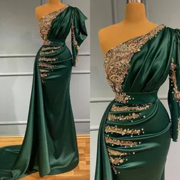 2022 Satin Dark Green Mermaid Evening Dress with Gold Lace Appliques Pearls Beads One Shoulder Pleats Long Formal Occasion Gowns Vestidos de fiesta Bc11143