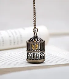 Ny kvarts Vintage Small Pocket Watch Små Birdcage Vintage Pocket Watch Necklace Sweater Chain Fashion Smycken Koppar Färg Stål Bezel