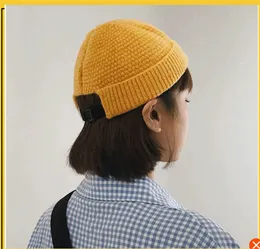 Nuova versione coreana dei cappelli di pelle di melone nel 2021 Mescola e abbina cappello lavorato a maglia solido in autunno e inverno regolabile da uomo e da donna caldo