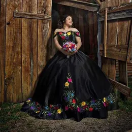 Siyah Balo Tatlı 16 Elbiseler Meksika Tema Kapalı Omuz Boncuklu Siyah Saten Vestidos de Quinceanera Elbise