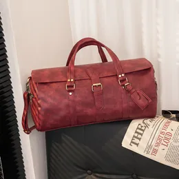 Homens Cours Sacos De Negócios Ao Ar Livre Aptidão Viagem De Negócios Grande Capacidade De Lazer Saco de Viagem Retro Couro Vermelho Bolsa Simples Cinto De Moda Decorativa Mochila