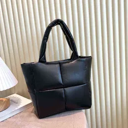 ショッピングバッグカジュアルペンデェレントップハンドバットタッセンVoor Vrouwen Lichtget PU Lederen Schoudertas Merk Designer Dames Handtassen Kleine Tote 220315