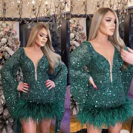 Sexy Hunter Green Sexy Cocktail Prom Dresses With Feathers Long Sleeves Sequins Mini Evening Dress Custom Made Above Knee Length V Neck Party Gown