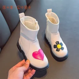 BAMILONG Mädchen Stiefel Herbst 2020 Neue Koreanische Liebe Blume Prinzessin Schuhe Kinder Leder Wasserdichte Kurze Martin Stiefel B335 LJ201027