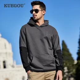 العلامة التجارية Kuegou Hoodies الخريف الشتاء للرجال من النوع الثقيل من قطعة قماش بسيطة تنضم معًا إلى الأزياء LW-1762 201020