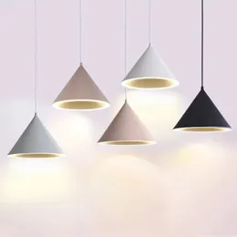 Nordic Proste Nowoczesne Żyrandol Osobowość Kreatywna LED Restauracja Lekki Macaron Style Restauracja Lampa Lampa Prętowa Lampa