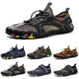 HotSale Mens Womens Wading Shoes Platform Designer Trainers Triple Black Tple Vit Mode Andlig Utomhus Män Kvinnor Sport Sneakers