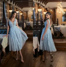 Modest Sky Blue Prom Dresses Tassles 2021 Tea längd Deep V Neck Tulle Ruches veck Backless Custom Made Evening Formal Gowns Vestidos 403 403