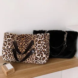 Faux päls stor kapacitet leopard crossbody väska kvinnor 2020 vinter plysch axel messenger väska damer varm handväska flicka
