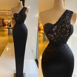 Um ombro preto vestidos de noite lace frisado cetim sereia vestidos de baile de formatura ocasião espacial vestido robe de soiree