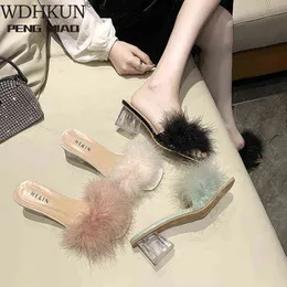 Kobiety Buty Przezroczyste Kryształ Szpilki Kobieta Pióro Futro Kapcie Pompy Kobiety Peep Toe Lady Cute Pluszowe kapcie 2021 Y1223