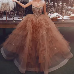 Wykwintne szampana Tulle Kryształy Frezowanie Suknia Ball Sweetheart Multi-warstwy Quinceanera Suknie Eleganckie Oganza Prom Suknia