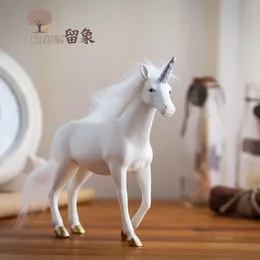 Unicorn Resin Home Decoration Akcesoria Nowoczesne Salon Rzemiosło White Horse Statue Ornament Office Stół Dekoracji Prezent LX T200710