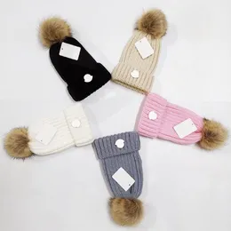 2020 Beanie New Winter Caps Kepsar Kvinnor Bonnet Tjockta Mössor Med Real Raccoon Fur Pompoms Varma Tjej Keps Pompon Beanie