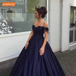 Gorgeous Dark Granatowa Suknia Balowa Suknie Wieczorowe Off Aplikacje Ramię Zroszony Satin Formalna Dress 2020 Engagement Evening Party Gown LJ201123