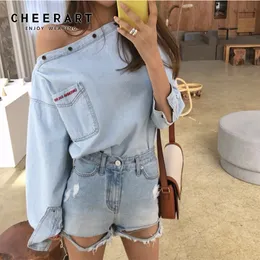 CHEERART Top in denim blu con spalle scoperte Camicetta da donna con ricamo a maniche lunghe Camicetta allentata a maniche lunghe con scollo a barchetta Abbigliamento streetwear LJ200831