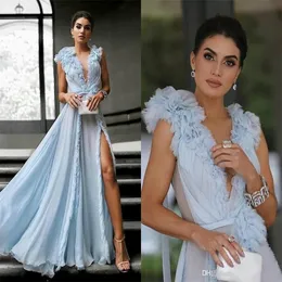 Side Split Celebrity Prom Dresses Custom Made Sky Blue V Neck Sweep Pociąg Ruffles Tulle Evening Wear Formal Dress Robe de Soirée