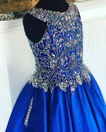 فستان المسابقة باللون الأزرق الملكي للمراهقين الصغار 2021 بأحجار الراين الكريستالية ثوب المسابقة الطويل للفتيات الصغيرات بسحّاب جيوب رسمية للحفلات الوردية