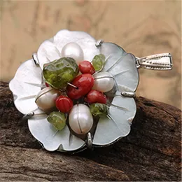 Flower Shell Pendants White Freshwater Pearls with Red Coral Green Peridot Chips Stone Pendant Women Jewelry 5 Pieces
