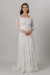 2021 A-Line Lace Modest Bröllopsklänningar Långärmad Kvadrering Halsband Sequined Lace Sparkle Glitter LDS Bridal Gowns Couture