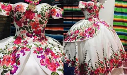 Vintage 3d Kwiatowe Kwiaty Suknia Balowa V Neck Quinceanera Prom Dress Z Krótkim Rękawami Gorset Powrót Słodkie 15 16 Długie Suknie