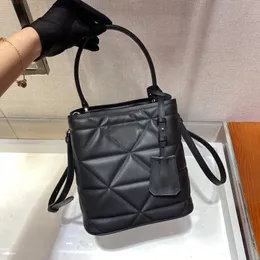 古典的な本革の女性ショッピングバッグ財布トートファッションショルダーバッグフラワーチェッカーグリッドシリアル番号リッチポストマンバッグ01