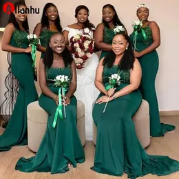 2022 Dubai Arabic Plus Size Dark Green Mermaid Bridesmaid Dresses Spaghetti Straps Beaded Lace Applique Sweep Train Custom Made Ruched Pleats Maid of Honor Gown
