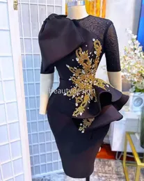 2022 Black Sheath Formal Evening Dresses With Gold Lace Appliques Sheer Neck Beaded Sleeves Knee Length Prom Party Gowns robe de soirée femme DD