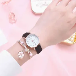 Fashion Watch + Bracelet Ladies Nya Quartz Set Girls Wild Black Belt Round och Pink Pendant