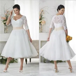 Abiti da sposa bohémien vintage 2022 con applicazioni in pizzo taglie forti con mezze maniche trasparenti anni '50 con scollo a V e lunghezza tè, abiti da sposa da spiaggia