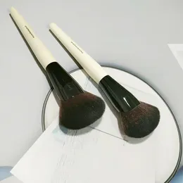 PRECISE BLENDING MAKEUP BRUSH - Плотная веерообразная осветляющая пудра для контуринга Румяна Косметический инструмент для красоты В НАЛИЧИИ