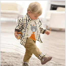 赤ちゃん男の子衣料品衣装春秋の子供長袖チェック柄シャツ+ Tシャツ+ズボン子供カジュアルセットボーイスーツの衣装