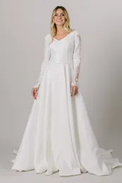 Elegancka A-Line Satin Modest Suknie Ślubne Długie Rękawy V Neck Lace Aplikacje LDS Suknie Bridal Sleeved Custom Made Bride Dress Guziki