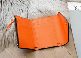 New Zipper VICTORINE Emilie Button Women Short Wallets Fashion Shows Exotic Leather Pouch Round Coin Purse Card Holder M74581