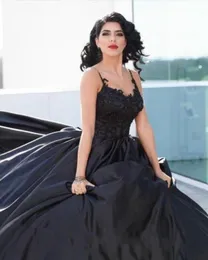 2021 Vintage New Sexy Arabski Black Quinceanera Suknie Suknia Balowa Spaghetti Paski Koronkowe Koraliki Słodkie 16 Formalna Party Dress Prom Suknie Wieczorowe