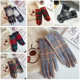 Girls Winter Gloves Plaid Wool Touch Screen Mittens Women Plus Velvet Thickening Five Fingers Outdoor Ski Warm Gloves SEA SHIPPING LJJP827