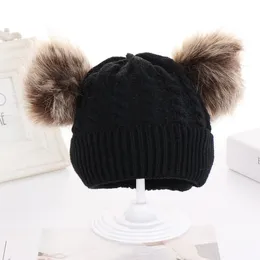 Nuovo autunno e inverno per bambini europei e americani con doppio gomitolo di lana lavorato a maglia cappello lavorato a maglia berretto pullover per bambini in stock