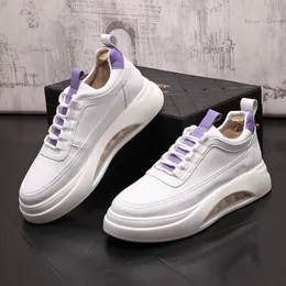 Mocassini da uomo autunno e inverno Scarpe di design di lusso bianche con fondo spesso Scarpe con plateau Skateboard Sneakers di tendenza per strade Web Celebrity