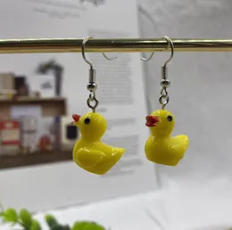 Moda Cute Little Yellow Duck Małe Charms Kolczyki Dla Koreański Minimalistyczne Kobiety Prezent Kolczyki Biżuteria Hurtownie