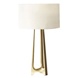Modern Creative Tripod Table Lamp Hight Quality Fabric Shade Nordic Simple Hotel Foyer Bedroom Study Metal Lighting Fixtures E27 LED Lamp
