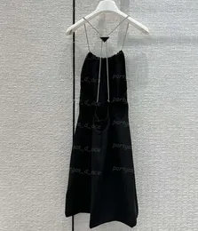 기본 캐주얼 드레스 삼각형 배지 검은 드레스 비드 체인 여성을위한 뒷모습 여성 섹시한 긴
