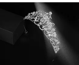 2021 Ny Vintage Barock Bridal Tiaras Tillbehör Prom Headwear Stunning Sheer Crystals Wedding Tiaras och Crowns 1903