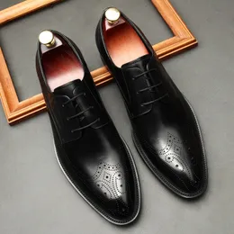イタリアの本物の革の靴の男性のレースアップウィングチップのワックスプロセスの結婚式のビジネスBrogueの正式なオックスフォードの靴G16