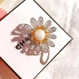 Pins, Brooches 2021 Exquisite Sunflower Pin Cubic Zircon Jewelry Coat Dress Scarf Hat Pins Banquet Accessories Gifts Broches Women Men