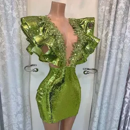 Sexig Grön Sequined Cocktail Dressses Short Beaded Deep V-Neck Dubai Party Night Gowns Kvinnor Custom Made Designed Robe de Soiree Ee